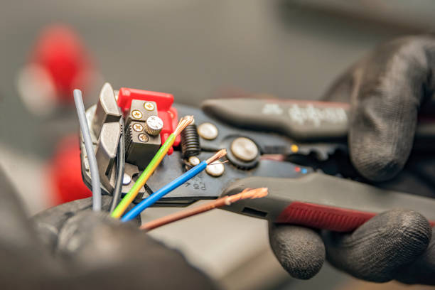 Best Circuit Breaker Repair  in Castle Rock, WA
