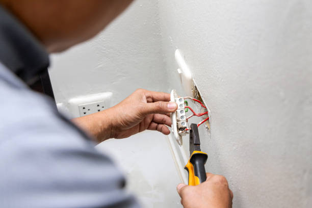 Best Emergency Electrical Repair  in Castle Rock, WA